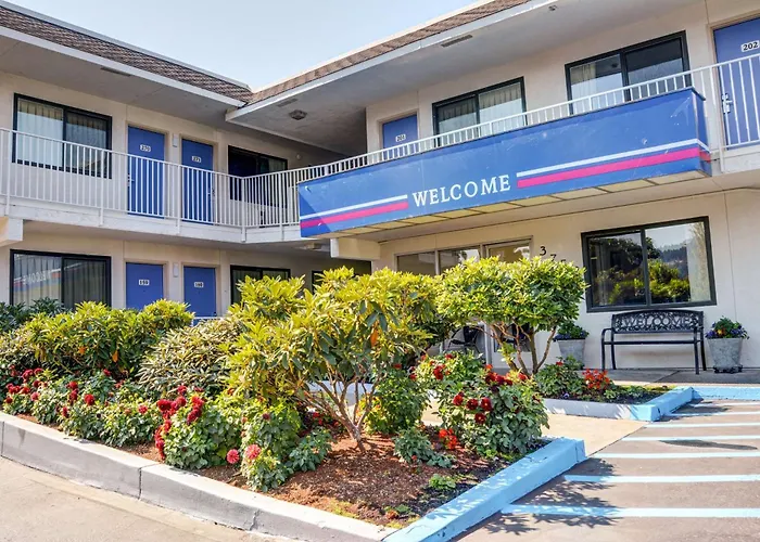 Cheap hotel: Motel 6-Springfield, Or - Eugene North